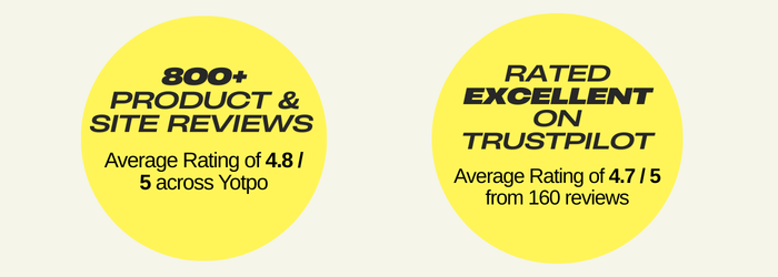 Two yellow circular stickers with black text on a light beige background, displaying product and site review ratings.